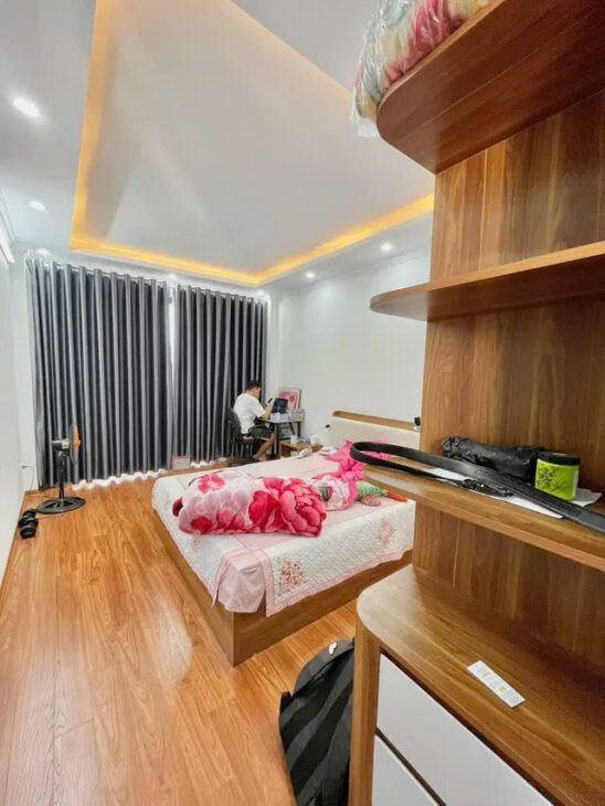 BÁN NHÀ MỚI -ĐẸP PHỐ NGỌC TRÌ-LONG BIÊN, 35M2,5 TẦNG,MẶT TIỀN 3.5M, 6.3 TỶ.Ô TÔ ĐỖ CỬA.