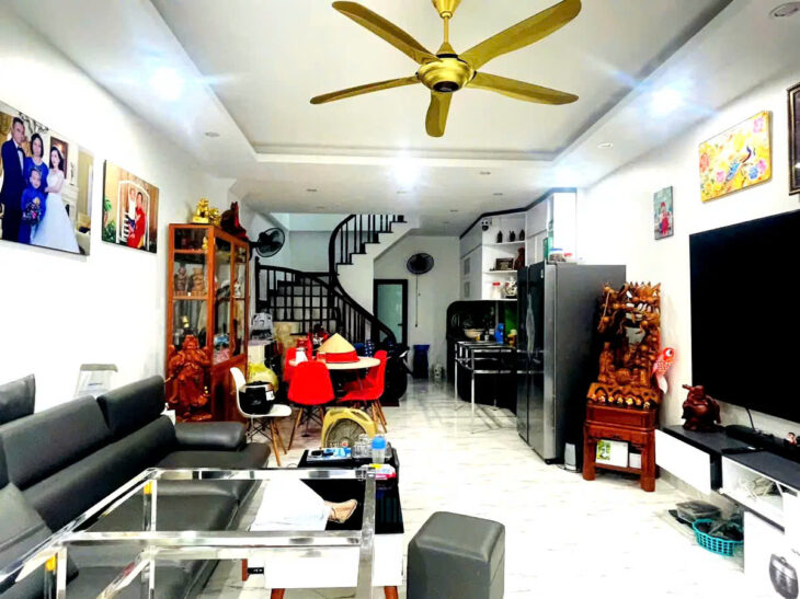 BÁN NHÀ RIÊNG NGÕ THỐNG NHẤT- LONG BIÊN ,42M2,4 TẦNG, MẶT TIỀN 5M,4.5 TỶ.