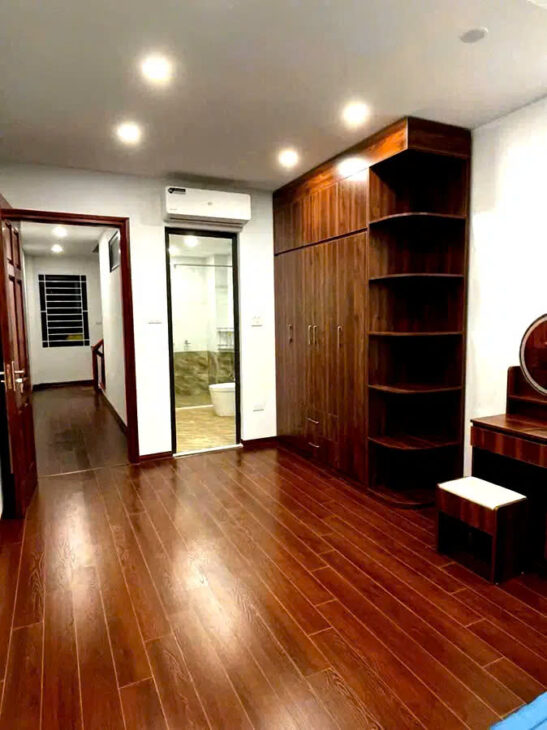 BÁN NHÀ ĐẸP- Ở LUÔN,ĐỦ NỘI THẤT, 43M2, 5 TẦNG,MT 3.5M, 7.9 TỶ, Ô TÔ ĐỖ CỬA NGỌC THỤY- LONG BIÊN