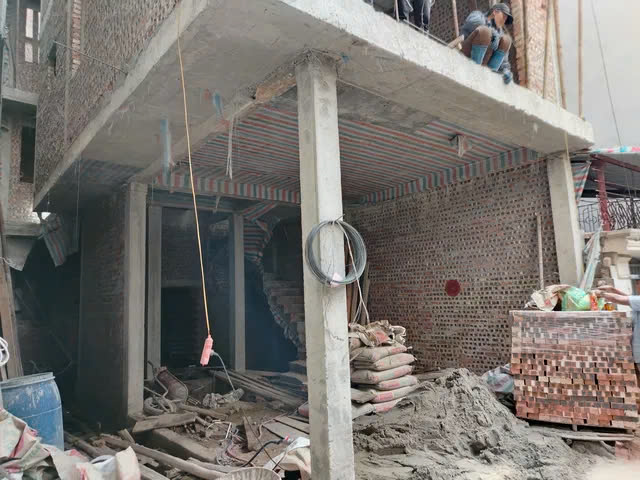 Bán nhà riêng phố Nguyễn Văn Cừ 35m2,6 tầng, mặt tiền 3.7m, 9.9 tỷ.