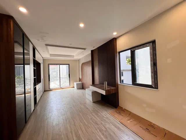 NHÀ MỚI- GARA 7 CHỖ, NGÕ THÔNG,PHỐ NGỌC THỤY- LONG BIÊN 58M2,7 TẦNG,13.8 TỶ.