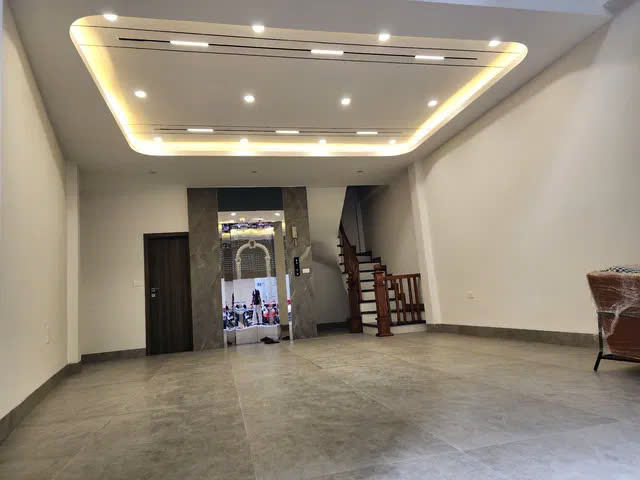 Bán nhà 52m², 6 tầng, 4PN, 5WC, Ngọc Lâm, Long Biên, 15.2 tỷ
