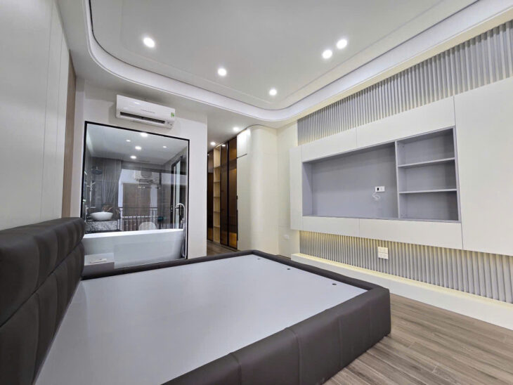 BÁN NHÀ NGỌC THUỴ LONG BIÊN. 40M 5 TẦNG. GIÁ NHỈNH 7 TỶ. LÔ GÓC THOÁNG VĨNH VIỄN, Ô TÔ ĐỖ CỬA,