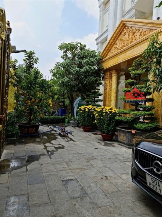 Bán Biệt thự sang trọng, thiết kế 1 trệt 3 lầu , vị trí giao thông thuận tiện. giá cực tốt