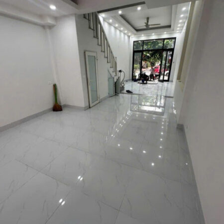 PHÂN LÔ VỈA HÈ OTO TRÁNH – 5 TẦNG FULL NỘI THẤT Ở NGAY – TIỆN ÍCH KHÔNG THIẾU GÌ ???????????? Nhà nằm