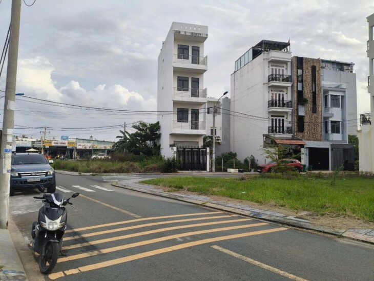 ĐẤT LIÊN PHƯỜNG, QUẬN 9, SỔ SẴN 52.1M2 GIÁ CHỈ 4,3 TỶ – VỊ TRÍ VIP, RẤT ÍT LÔ BÁN – ĐỐI DIỆN VILLA