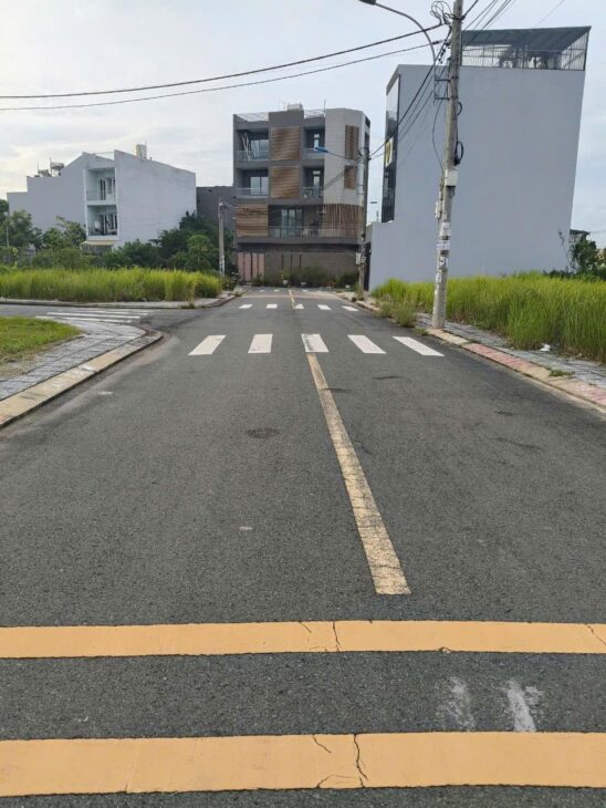 ĐẤT LIÊN PHƯỜNG, QUẬN 9, SỔ SẴN 52.1M2 GIÁ CHỈ 4,3 TỶ – VỊ TRÍ VIP, RẤT ÍT LÔ BÁN – ĐỐI DIỆN VILLA