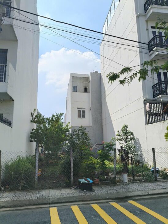 ĐẤT LIÊN PHƯỜNG, QUẬN 9, SỔ SẴN 52.1M2 GIÁ CHỈ 4,3 TỶ – VỊ TRÍ VIP, RẤT ÍT LÔ BÁN – ĐỐI DIỆN VILLA