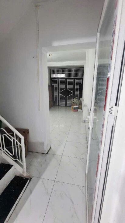 Bán nhà mặt phố Lạc Long Quân, Nghĩa Đô, Cầu Giấy, 39m², 9.4 tỷ, sổ đỏ