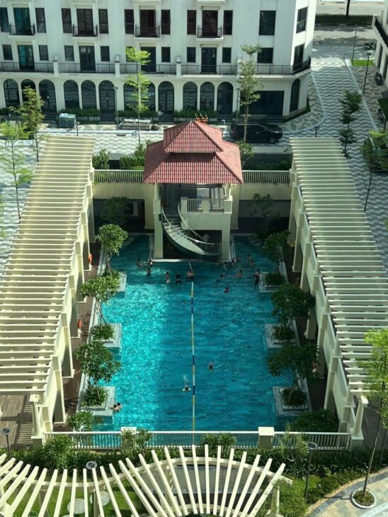 Liền kề vừa ở vừa kinh doanh tại Sunshine Golden River Ciputra.DT 98m2,5 tầng + 1 hầm. Giá 30.5 tỷ