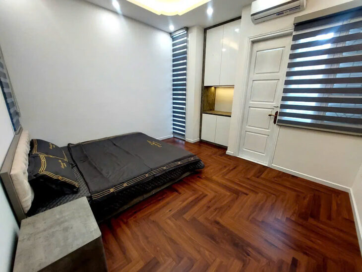 NHÀ MỚI- ĐẸP- KINH DOANH- Ô TÔ QUA PHỐ VIP BỒ ĐỀ 35M2, 5 TẦNG, 8.1 TỶ. LONG BIÊN.