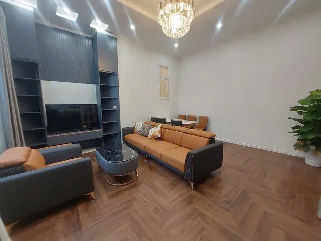 NHÀ MỚI- ĐẸP- KINH DOANH- Ô TÔ QUA PHỐ VIP BỒ ĐỀ 35M2, 5 TẦNG, 8.1 TỶ. LONG BIÊN.