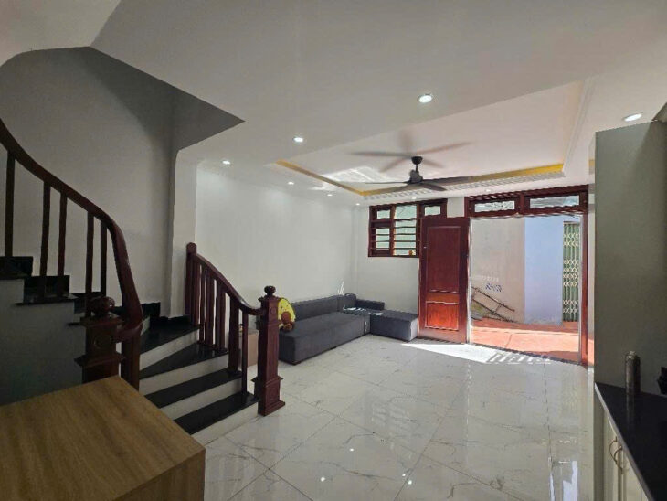 NHÀ ĐẸP NGUYỄN VĂN CỪ- LONG BIÊN. DIỆN TÍCH 36M, MẶT TIỀN 5.63M. GIÁ 6.8 TỶ. NHÀ MỚI, VỊ TRÍ ĐẸP,