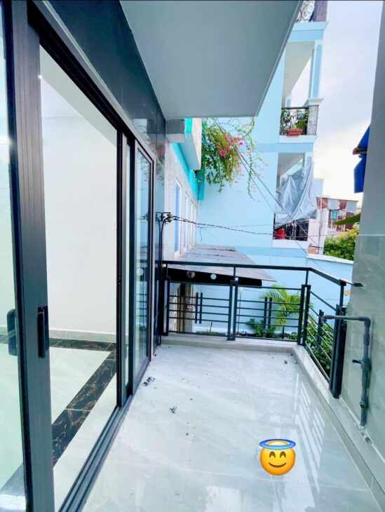 Sát mặt tiền Q4 Ngang 3 Dài 11 m2 ĐÚC XÂY MỚI 5 TẤM 4 tỷ