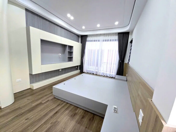 BÁN NHÀ PHỐ NGỌC THỤY 41M2,6 TẦNG, MT 4M, THANG MÁY- 10M RA Ô TÔ CHÁNH 10.5 TỶ.