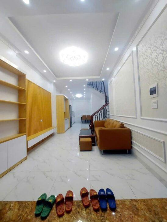 VIEW HỒ VĂN CHƯƠNG ĐỈNH CAO – ĐI BỘ RA HỒ Văn Chương , Đống Đa 38m, 5 tầng, MT 3.5m 6,85 tỷ.