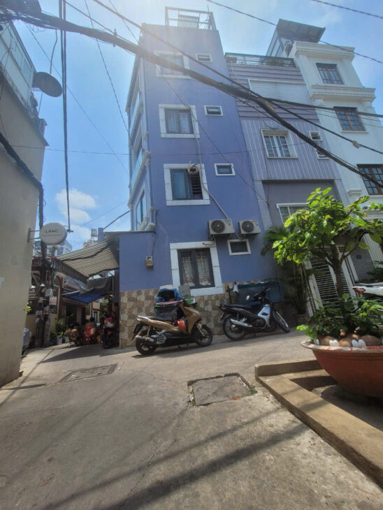 SÁT MẶT TIỀN HẺM BA GÁC MÁY QUAY VÈO VÈO NGANG 3,7 NỞ HẬU 4 DÀI 5,8 M ĐÚC 5 TẤM DƯỚI 3