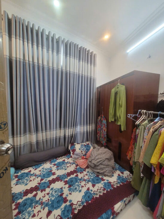 SÁT MẶT TIỀN HẺM BA GÁC MÁY QUAY VÈO VÈO NGANG 3,7 NỞ HẬU 4 DÀI 5,8 M ĐÚC 5 TẤM DƯỚI 3