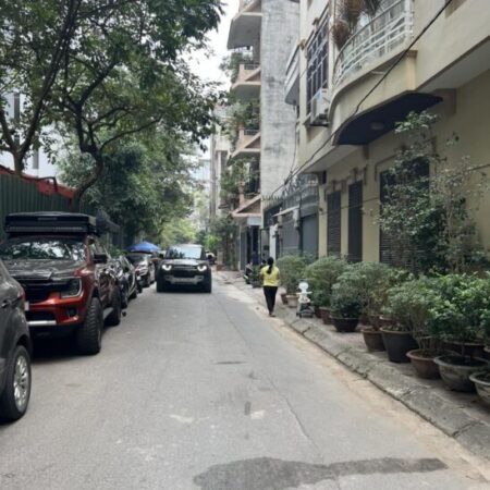 BÁN NHÀ ĐẸP XUẤT SẮC TẠI PHỐ HOÀNG SÂM,QUẬN CẦU GIẤY 18 TỶ VND, 40M2, KINH DOANH ỔN ĐỊNH