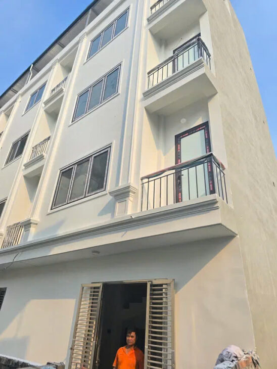 NHÀ MỚI- Ở LUÔN PHỐ BÁT KHỐI- LONG BIÊN, 35M2,5 TẦNG, MT 5.5M, 4.6 TỶ.