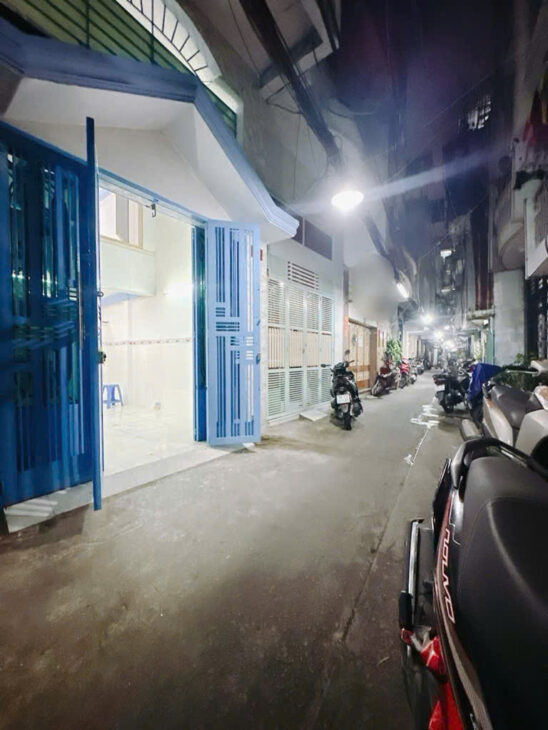 Sát mặt tiền Hoàng Diệu Q4 Ngang 3,5 Dài 7,89 m Đúc 3 tấm 4 tỷ