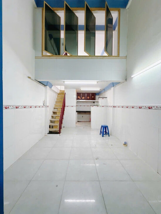 Sát mặt tiền Hoàng Diệu Q4 Ngang 3,5 Dài 7,89 m Đúc 3 tấm 4 tỷ