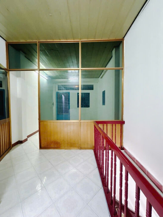 Sát mặt tiền Hoàng Diệu Q4 Ngang 3,5 Dài 7,89 m Đúc 3 tấm 4 tỷ