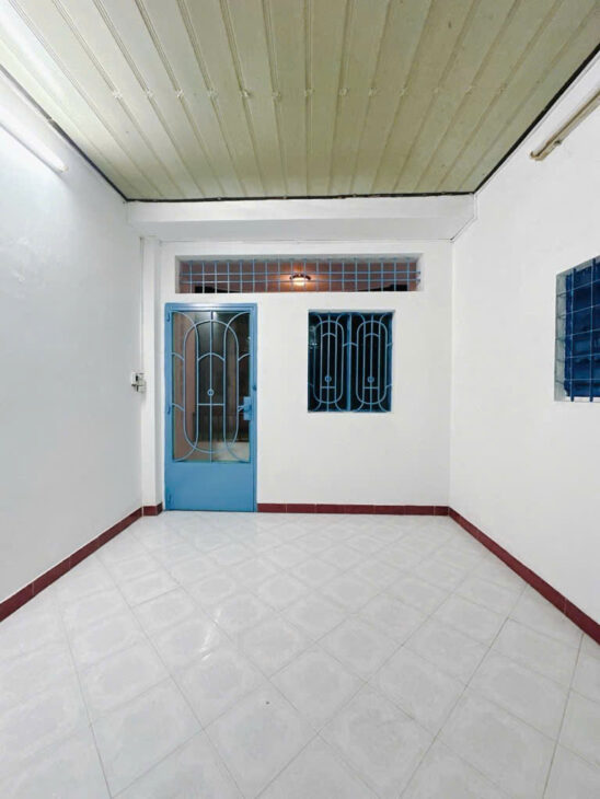 Sát mặt tiền Hoàng Diệu Q4 Ngang 3,5 Dài 7,89 m Đúc 3 tấm 4 tỷ