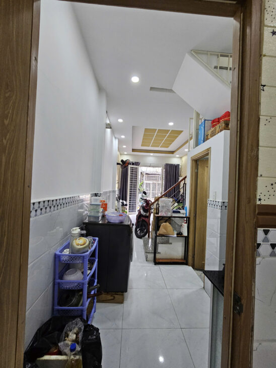 Sát mặt tiền Q4 Ngang 3.2 Dài 12 m nở hậu 3.6 m 2 TẤM CÓ 4 TỶ