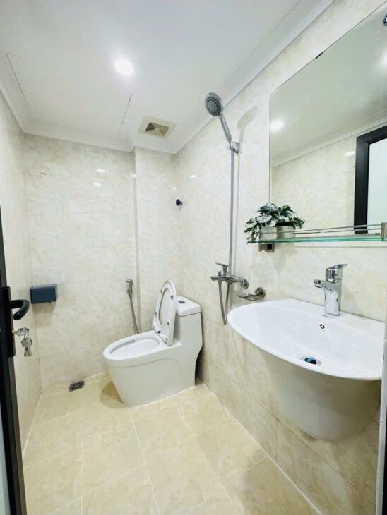 Cầu Giấy NHÀ ĐẸP TẶNG FULL NỘI THẤT, NGÕ THÔNG, GẦN HỒ 30m2 5T 7.2 tỷ