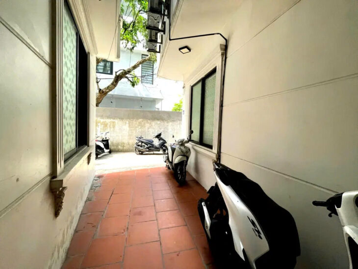 NHÀ MỚI-Ở LUÔN PHỐ BÁT KHỐI- LONG BIÊN,32M2, 5 TẦNG, MT 10M, 5.5 TỶ.