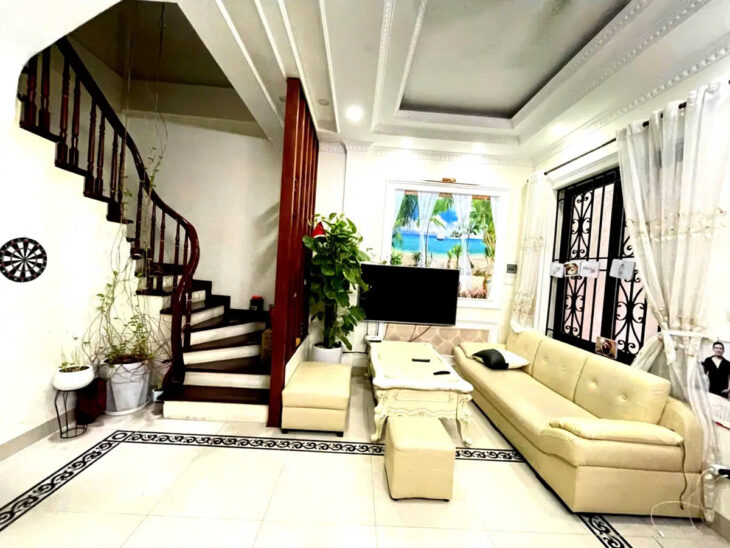 NHÀ MỚI-Ở LUÔN PHỐ BÁT KHỐI- LONG BIÊN,32M2, 5 TẦNG, MT 10M, 5.5 TỶ.