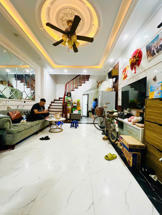 NHÀ ĐẸP PHỐ CẦU GIẤY – 40M2 x 5T – MT 4.2M – 7.65 TỶ – NHÀ ĐẸP – NGÕ THOÁNG – Ô TÔ ĐỖ 24/7