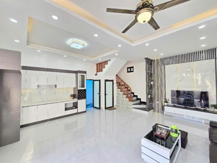 LOANH QUANH 4 TỶ CÓ NGAY NHÀ ĐẸP 4 TẦNG DTSD 60m- TỨ HIỆP TRUNG TÂM THANH TRÌ