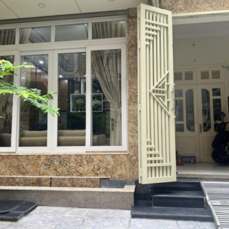 Bán nhà riêng tại ngõ 304 Lê Duẩn, 19,8 tỷ, 93m2, 5PN, 4WC, giá tốt, chính chủ