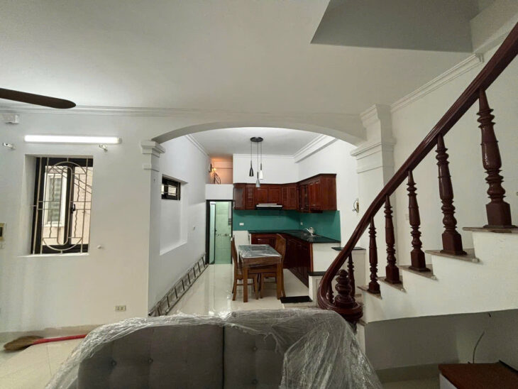 NHÀ ĐẸP Ở NGAY NGÔ GIA TỰ- LONG BIÊN. DIỆN TÍCH 38M, DÂN XÂY ĐẸP, CHẮC CHẮN. GIÁ 4,8 TỶ