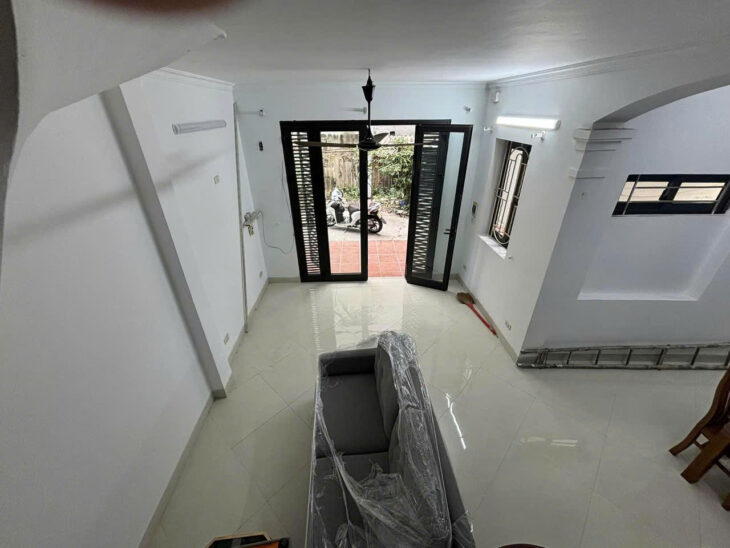 NHÀ ĐẸP Ở NGAY NGÔ GIA TỰ- LONG BIÊN. DIỆN TÍCH 38M, DÂN XÂY ĐẸP, CHẮC CHẮN. GIÁ 4,8 TỶ