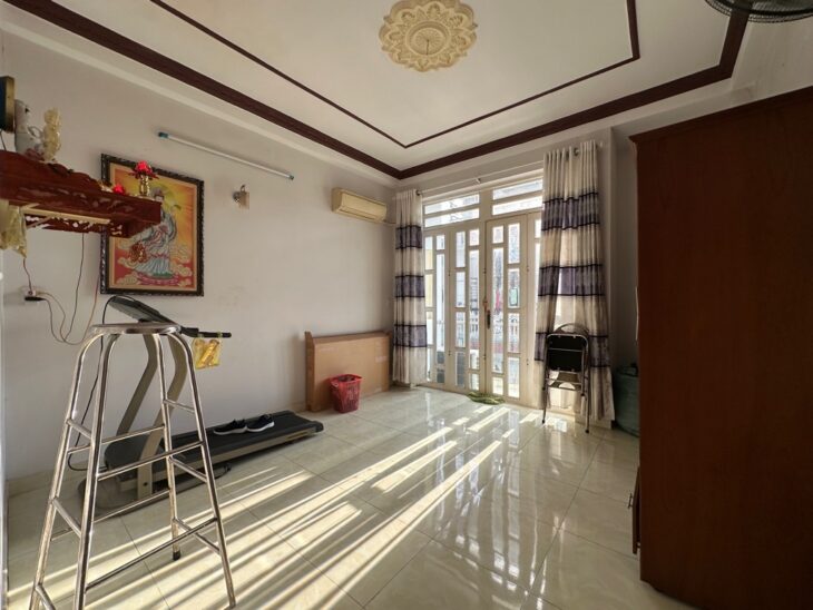 Mặt tiền hẻm 102 Âu Dương Lân 4.2×13, 4 tầng chỉ 6 tỷ 8