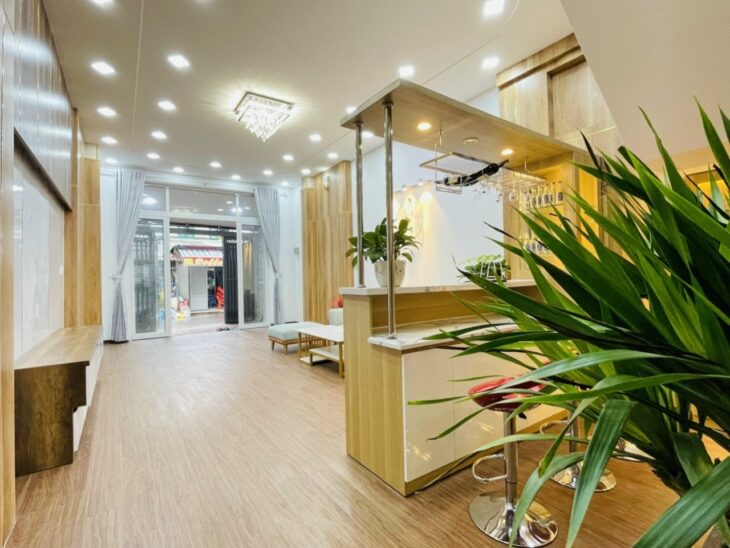 Bán gấp nhà NGUYỄN THƯỢNG HIỀN, 6.8 TỶ, 4.6m x 11m, 3 lầu, hẻm rộng.