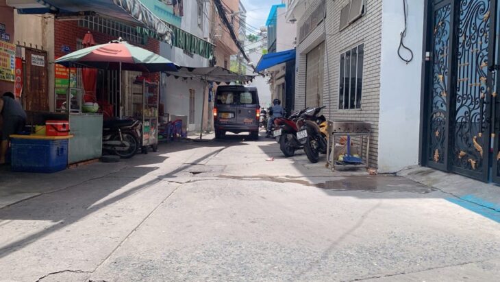 Bán nhà Ngay chợ Tân Bình, chỉ 9 tỷ, Nhà 100m2 ( 4,5×22) – 4 Tầng – Ô tô đỗ cửa – Sát MT