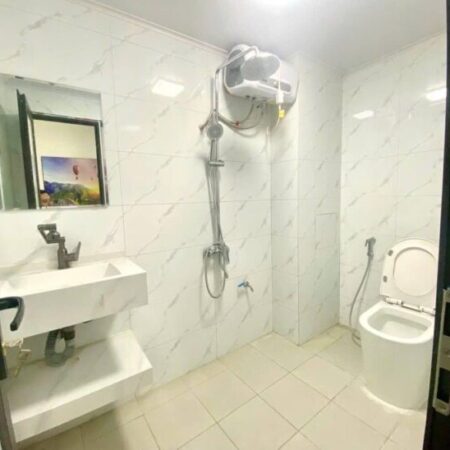 Bán nhà Đền Lừ giá 3.9 tỷ, diện tích 100m2, tầng2, mặt tiền 9m