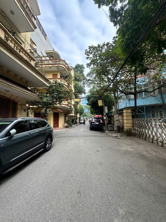 MẶT PHỐ TRUNG KÍNH – CẦU GIẤY – 59M2 x 3T – MT 4.6M -26.5 TỶ-KD ĐỈNH-TRƯỚC CỬA Ô TÔ TRÁNH