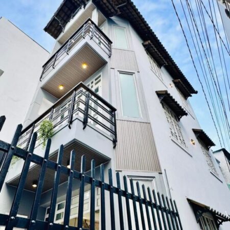 NHÀ ĐẸP HẺM Ô TÔ NGAY TRUNG TÂM ĐƯỜNG NGUYỄN DU