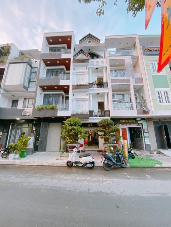 BÁN NHÀ 4 TẦNG, MẶT TIỀN ĐƯỜNG SỐ QUẬN 7 – GIÁ 15.8 TỶ – VỊ TRÍ VÀNG, SỔ HỒNG CHÍNH CHỦ