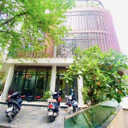 ⚜️ Biệt Thự VIP KĐT Dịch Vọng, 268m2 4T MT 16m, Siêu Đẹp Tặng Nội Thất 20 Tỷ, Chỉ 72 Tỷ ⚜️