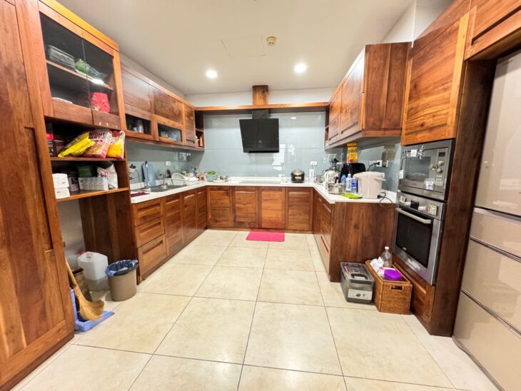 CĂN HỘ CHUNG CƯ CAO CẤP R2 ROYAL CITY – LÔ GÓC- THIẾT KẾ ĐẲNG CẤP . VIEW BỂ BƠI – HƯỚNG MÁT – TẶNG