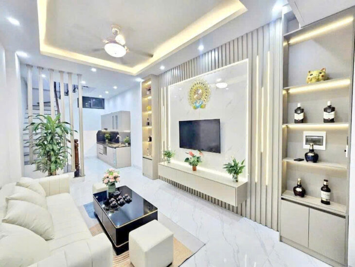 Căng! Chính chủ bán nhà Nguyễn Văn Cừ, đường sạch đẹp, nội thất ấn tượng, 32m2, 6.15 tỷ