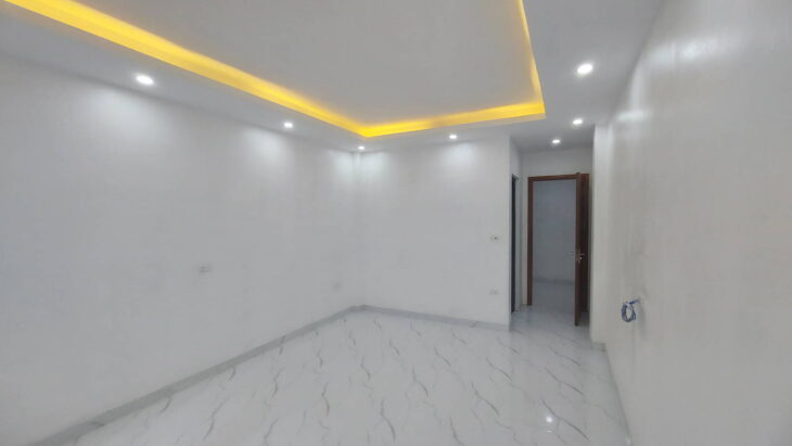 Bán nhà mới chỉ 30 ra ô tô, Ngõ 123 Yên Xá,DT 35m2, 5 tầng, Thanh Trì, Giá chỉ 4,98 tỷ.