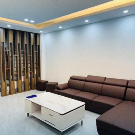 Bán nhà 5 tầng, 54m², 6PN, 5WC, phố Trạm, Long Biên, 9.5 tỷ, sổ đỏ