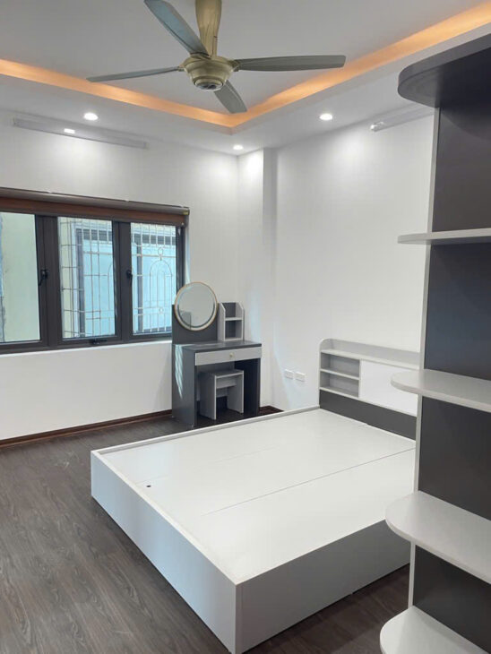 ĐÊ LA THÀNH NHỎ – ĐỐNG ĐA – DT 42M2 X 5T – MT 4M – 7.6TỶ- FULL NỘI THẤT – NGÕ RỘNG THOÁNG